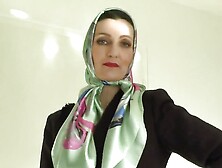 Lady Victoria Valente Showed Elegant Satin Headscarves Scarf Queen