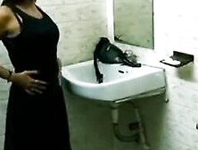 Indian Girl With Boyfriend In Hotel Bathroom Sex