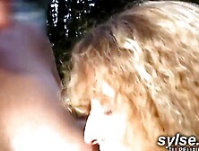 two autostopeuses tres exhib et gourmandes