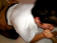 Epouse offerte dans un trio amateur avec deux inco