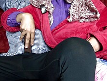 Londra'daki 52 yaşındaki Türk karısı, kocası işteyken büyük siyah penisi emmenin tadını çıkarıyor