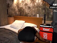 Rappi delivery driver knows how to get a five-star rating after his service.