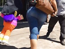 VECINA NALGONA MIGF COMPARANDO.