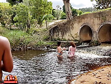 DUAS BRUXAS SADAFAS EM PLENO HALLOWEEN FUDENDO REBOLANDO MIM FIZERAM GOZAR DENTRO NO PELO. ELIANE FURACAO LORRANY EXOTICA. COMPLE