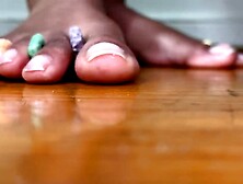 Ebony Giantess Crushes Fruit Loops With Her Feet