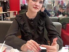 Сучка не хотела идти домой,  поэтому я трахнул ее в торговом центре.  С разговорами и сюжетом