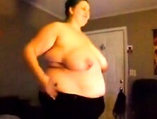 Fat Girl Playing Just Dance - Cassianobr