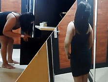 Cigarette sales lady,  can be brought to check in at the hotel