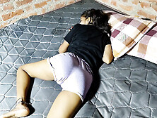 Seeing the curvy and hot ass of the village girl, the water started coming out of the penis, then I applied oil and fucked her a