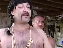 Karen Lancaume,  brunette aux gros seins,  gagne un concours de baise