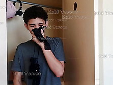 Peguei o safado do meu meio irmão cheirando minha calcinha no guarda roupa e o castiguei dando a buceta pra ele