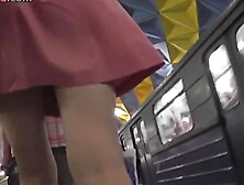 Athletic Butt Seen Under Skirt In Upskirting Video