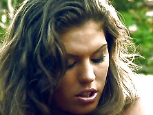 Teen Hannah Hunter Inserts a Badminton in Ass