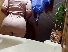 Camera records gorgeous squirts in the clinic bath