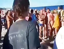 Sesso Di Gruppo In Una Spiaggia Nudisti