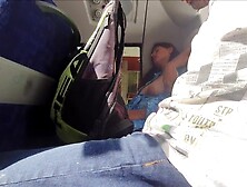 Stedsøn begynder pludselig at røre ved sin barmfagre stedmors bryster og kusse i bussen