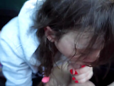 Mala Brunetka Bawi Sie Duzym Kutasem W Aucie