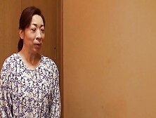 M607G06 A mature woman who runs a dry shop in Kisarazu in Chiba alone.