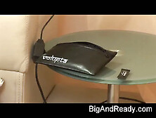 Cougar blonde couverte de sperme