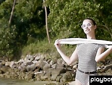 Petite czech Hot Elilith Noir loving the summer outside