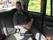 Fem britt cabbie dicksucking in backseat