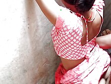 Dost ki mummy ki gulabi saree utha ke khub pela.