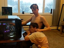 Interrupting my Bf Playing Film Games (He makes me Sperm+cum-shot)