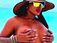 Michelle Wick desnuda en la playa