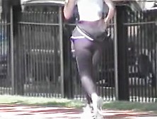 Candid babe keeps her fit and runs in the morning 07zw