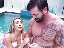 Gym Daddy Can Fuck His Girlfriend In Between His Exercises