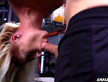 Blonde gym cunt with mouth assfucked by fat dick