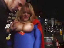 Reifes Supergirl