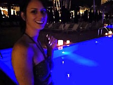 oly the chick mounts the first 1 who passes in front of everyone