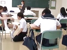 Gadis sekolah baru bercinta dengan teman sekelas pada hari pertama