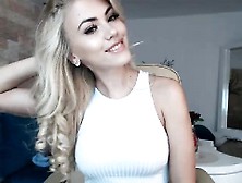 Babe Babyzelda Fingering Herself On Live Webcam