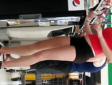 Hot candid blonde teen with bubble butt in short shorts twerkin (18+)