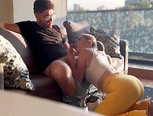 Comparto Un Par De Copas Con Mi Cunada Y Empieza A Chupar Y Cabalgar Mi Verga Sin Parar Hasta Acabar Con El Cono Boquiabierto Go