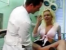 Blonde chez le docteur: Blowjob, Cumshot & Big Dick Porn