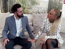 Amateur Lara Cumkitten Sucks & Screws the Insurance Broker - Mydirtyhobby