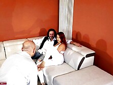 Cornuto Guarda Sua Moglie Amoreggiare Con Maschio Alfa Foot Domination French Kiss Dialoghi Italiano