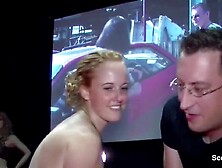 Paare ueberkommt die Longing im Pornokino in Berlin 1