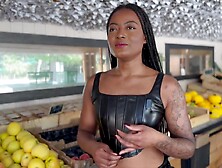 Captain Walker's lustful negotiations - Jacquie et Michel TV