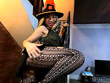 The tasty little witch Melody Antunes enjoyed Halloween with Eddie from Iron Maiden and brought tricks and treats,  happy Hallowe