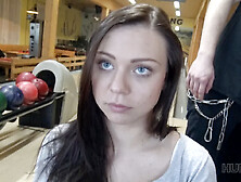 La Coppia E Stanca Di Giocare A Bowling,  Il Ragazzo Vuole Dei Soldi,  La Ragazza Vuole Il Sesso