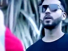 Red Saree Wali New Padosan Bhabhi Ko Hotel room Me Lejakar Chudai Kari Boyfriend Ne