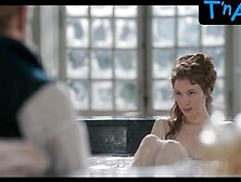 Sigrid Bouaziz Sexy Scene in Careme