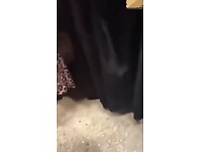 سعودية مع عشيقها يشترلها فستان وياخدها ينكها