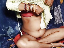 Bringing a dress to the step sister and wearing a lamp,  she fucked hard desi Squirted the entire penis juice into the mouth