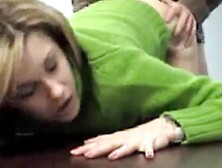 hart auf dem schreibtisch gefickt