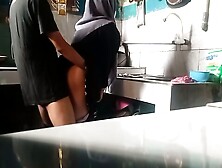 Adik Sedang Cuci Piring Di Sodok Memek Nya Dari Belakang